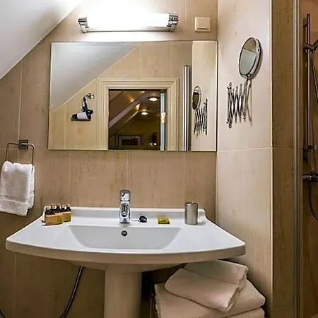 Отель Cru 4*