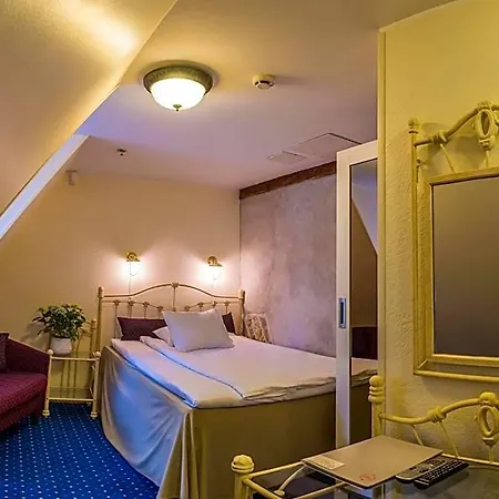 Отель Cru 4*