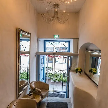 Cru Hotel