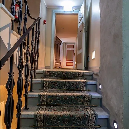 Cru Hotel