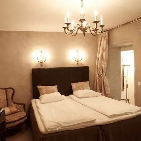 Cru Hotel
