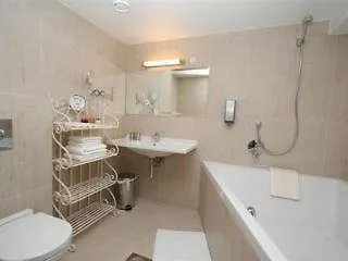 Cru Hotel 4*