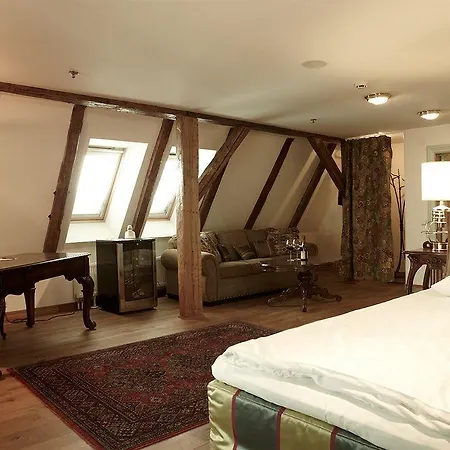 Hotel Cru 4*