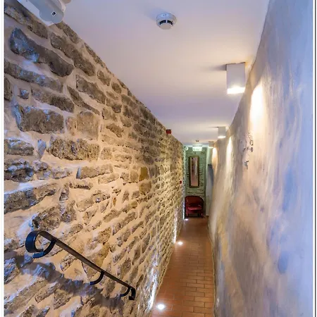Hotel Cru 4*